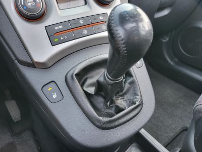 KIA CARENS 2.0 LX 7 személyes Napfénytető Digitklíma Félbőr Tolatóradar Szervizelt!