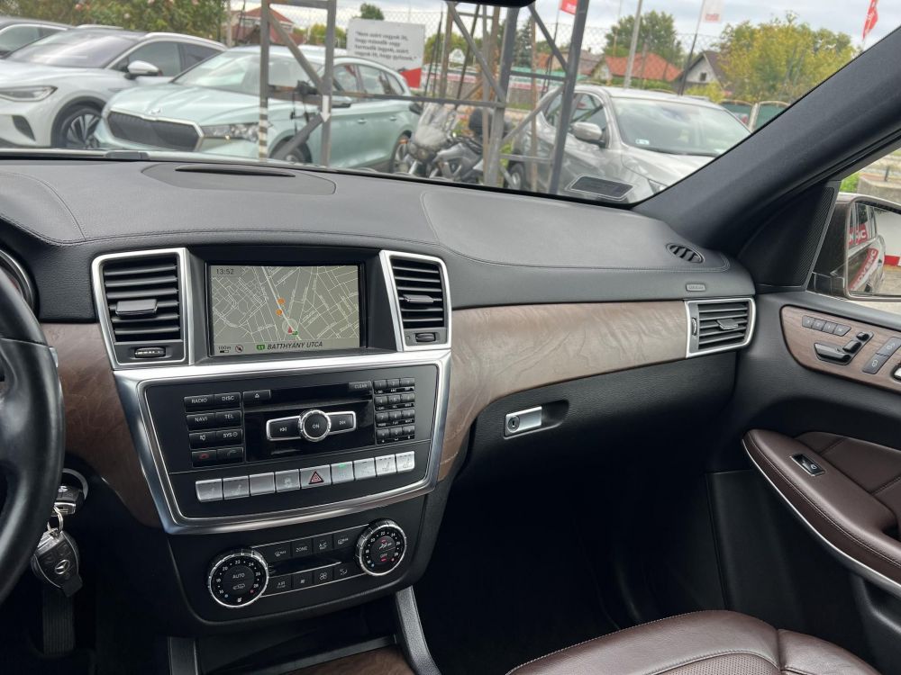 MERCEDES-BENZ GL 350 BlueTEC 4Matic (Automata) (7 személyes ) Magyarországi. AMG-csomag. Új légrugók!