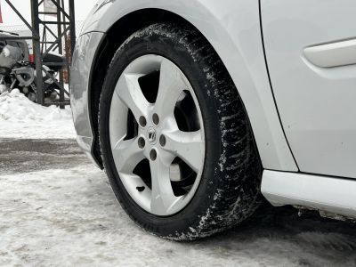 RENAULT LAGUNA 2.0 dCi Dynamique DPF (Automata) Klíma Tempomat Bluetooth Navi!