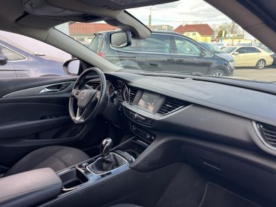 OPEL INSIGNIA Sports Tourer 1.5 Edition Start Stop M.o.-i. sérülésmentes. 4 évszakos gumik. CARPLAY!