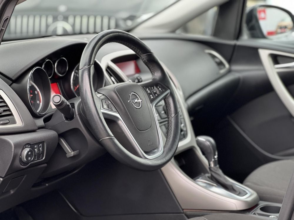 OPEL ASTRA Sports Tourer 2.0 CDTI Sport Tempomat Digitklíma Tolatóradar Multikormány Ülésfűtés