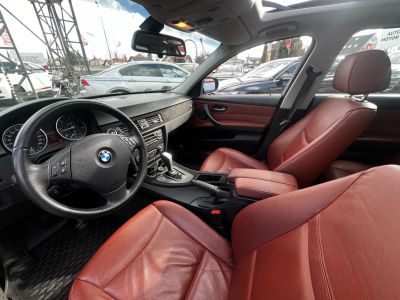 BMW 320d xDrive Touring (Automata) Bordó bőr belső.153e km. M.o.-i. frissen szervizelt! panoráma tető ülésfűtés