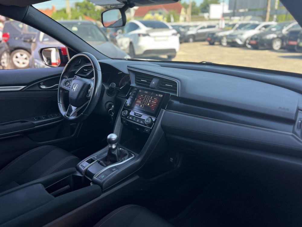 HONDA CIVIC 1.0 T Executive Sport Line 65e km. Magyarországi. 2 tulajdonos. Teljes szerviztörténet!