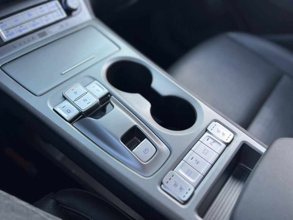 HYUNDAI KONA EV 64kWh Premium 124e km. 400+ hatótáv. napfénytető. Kitünő állapot!