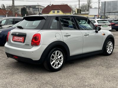 MINI COOPER 1.5 M.o.-i. 1.tul. Klíma Panoráma tető Harman/Kardon Téli/nyári garnitúra!