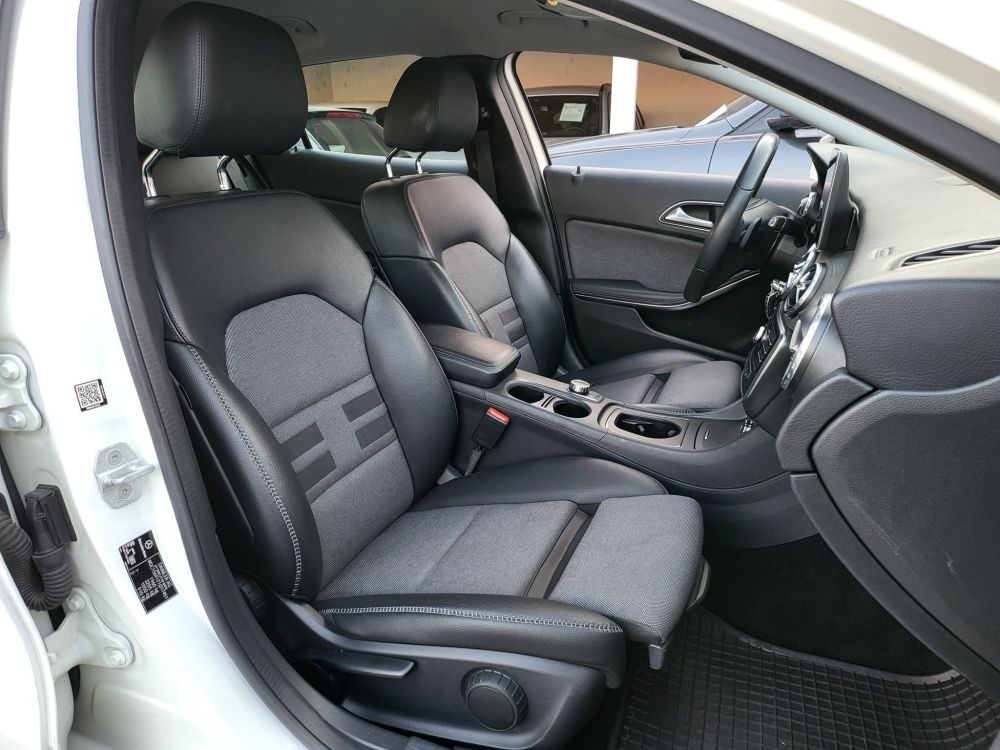 MERCEDES-BENZ GLA 180 d Style 7G-DCT M.o.-i. Bi-xenon Tempomat PDC Ülésfűtés Megkímélt! Szervizelt!