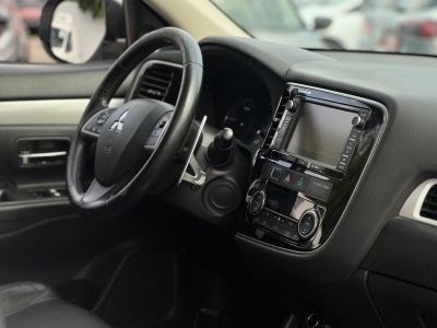 MITSUBISHI OUTLANDER 2.0 PHEV Instyle Navi 4WD CVT