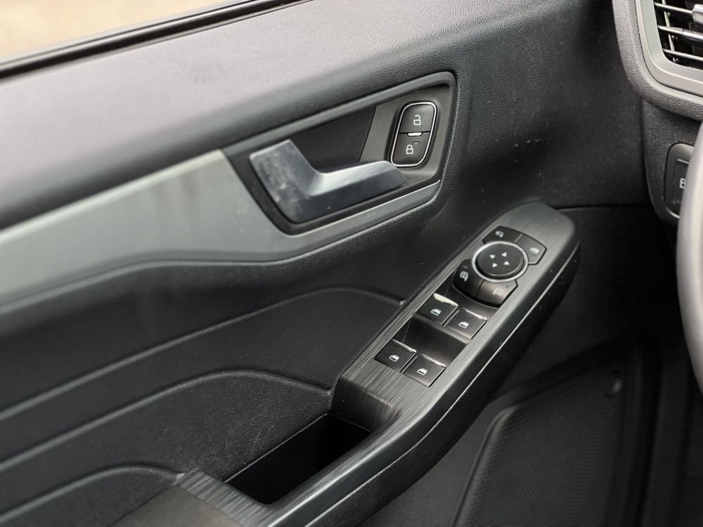 FORD KUGA 2.5 PHEV Freedom CVT 123e km. 70 km elektromos hatótáv. ülés-kormányfűtés. vonóhorog!