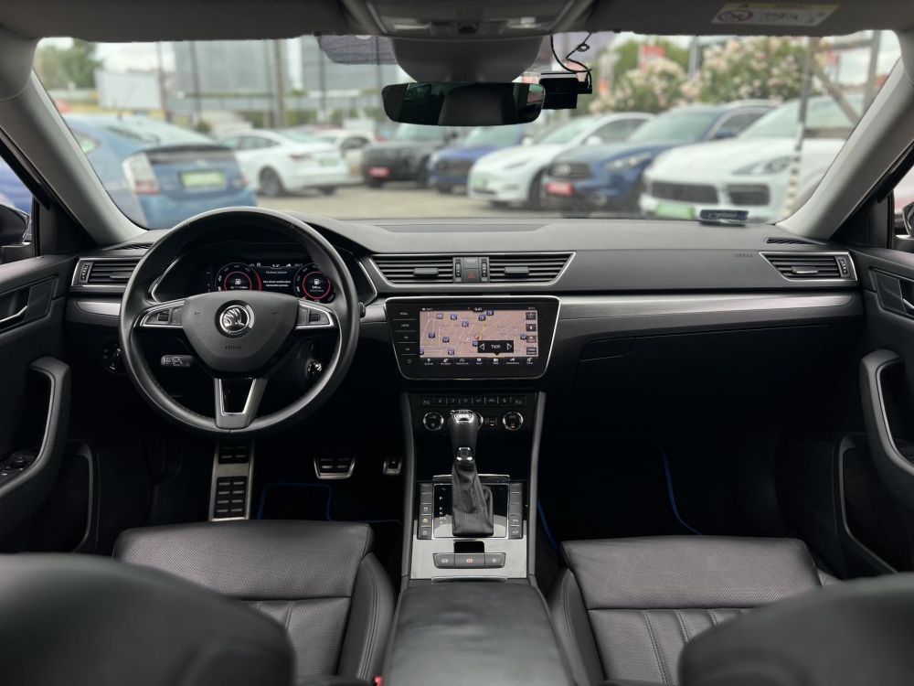 SKODA SUPERB Combi 2.0 TDI SCR Style 4x4 DSG 158e km. M.o.-i. panorámatető. üléshűtés. virtual cockpit. CARPLAY!