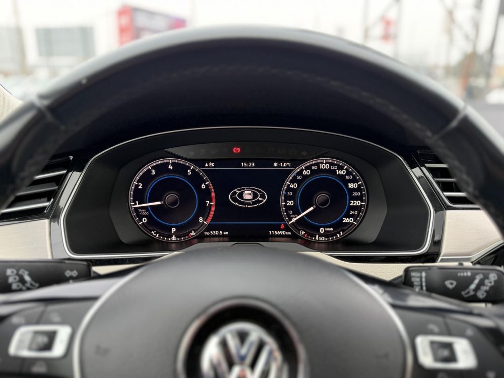VOLKSWAGEN PASSAT VIII Variant 2.0 TSI BMT Highline 4Motion DSG R-line 280LE. Magyarországi. 115e km. Téli-nyári kerék garnitúra!