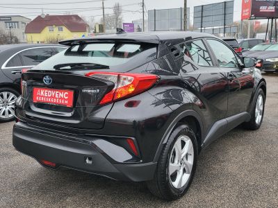 TOYOTA C-HR 1.8 Hybrid Dynamic Comfort e-CVT Navi Kamera Tempomat Sávtartó Bluetooth