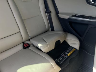 VOLVO V60 2.0 [T4] Kinetic Geartronic M.o.-i. magasan felszerelt. végig vezetett szervizkönyv!