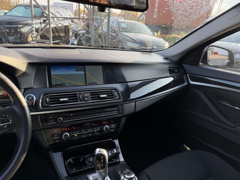 BMW 525d xDrive Touring (Automata) Xenon Tempomat Ülésfűtés PDC Navi Vezérlés cserélve!