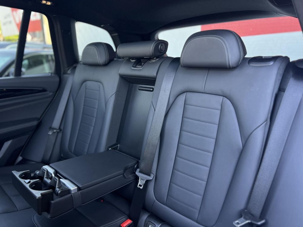 BMW IX3 Impressive sérülésmentes. dokumentált előélet. harman/kardon. panoráma. memória. HUD