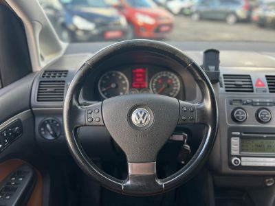VOLKSWAGEN TOURAN Cross1.4 TSi 7 személyes Highline Bőr belső. Tempomat Vonóhorog Szervízel!t