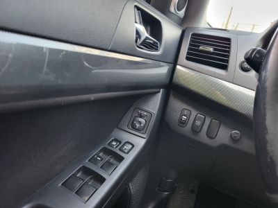 MITSUBISHI LANCER 1.8 Invite CVT Rockford Fosgate HIFI Tempomat Navi Kamera Ülésfűtés Vezetett szervizkönyv!