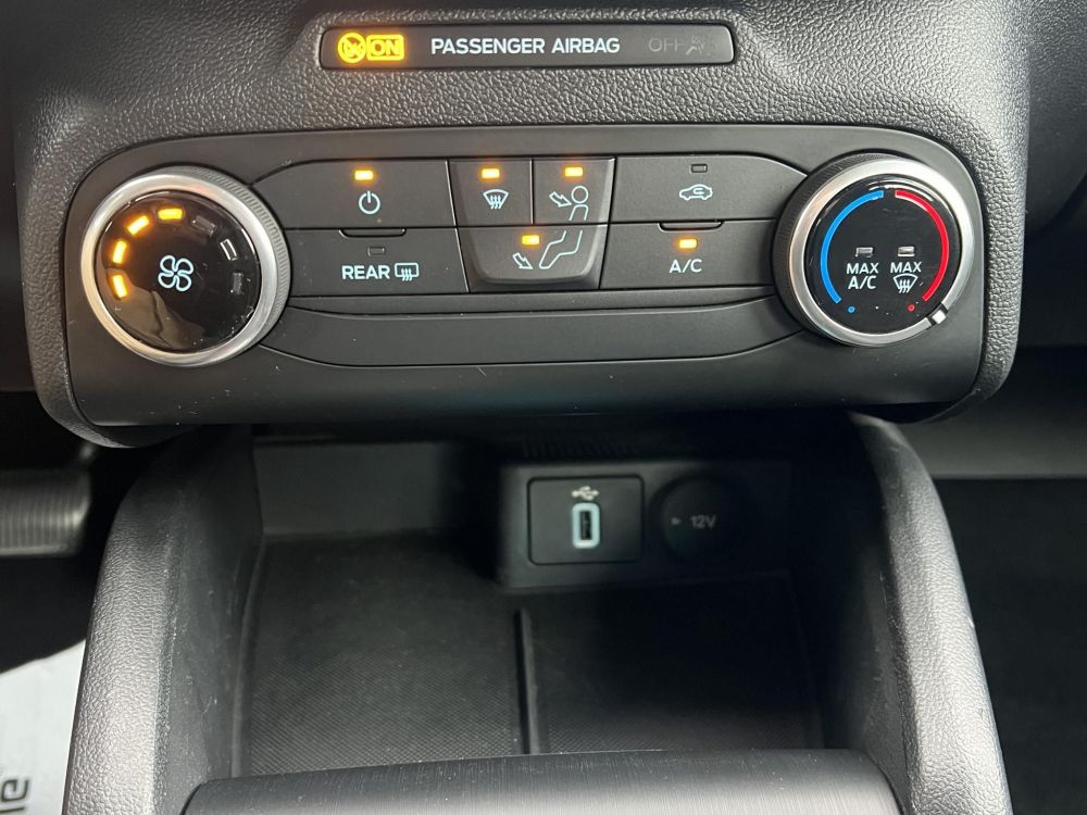 FORD FOCUS 1.5 EcoBlue Business (Automata) A LEGJOBB ÁRON! Carplay. ACC. Radar elöl-hátul. bluetooth. stb