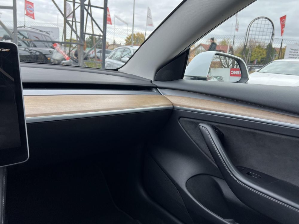 TESLA MODEL 3 Long Range AWD (Automata) FACELIFT. hőszivattyú. premium hifi. mátrix LED!