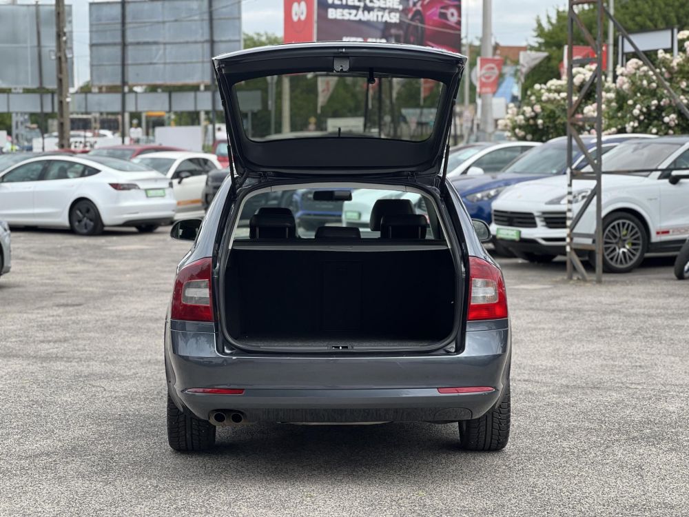 SKODA OCTAVIA Combi 2.0 TDI Ambiente DSG Tempomat Ülésfűtés Bluetooth Navigáció!