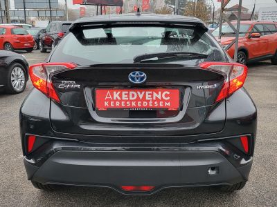 TOYOTA C-HR 1.8 Hybrid Dynamic Comfort e-CVT Navi Kamera Tempomat Sávtartó Bluetooth