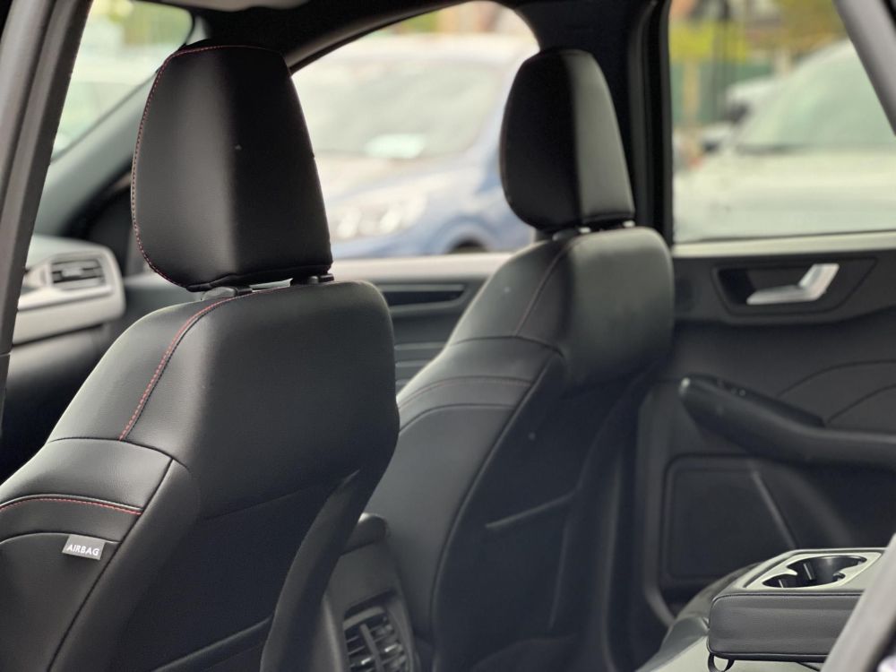 FORD KUGA 2.5 PHEV ST-Line X CVT 91e km