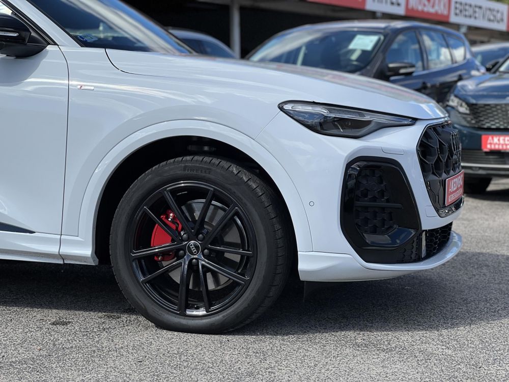 AUDI Q5 SB 40 TDI quattro S-tronic S-line M.o-i. 1.tul. újszerű állapot. garanciális. sérülésmentes!