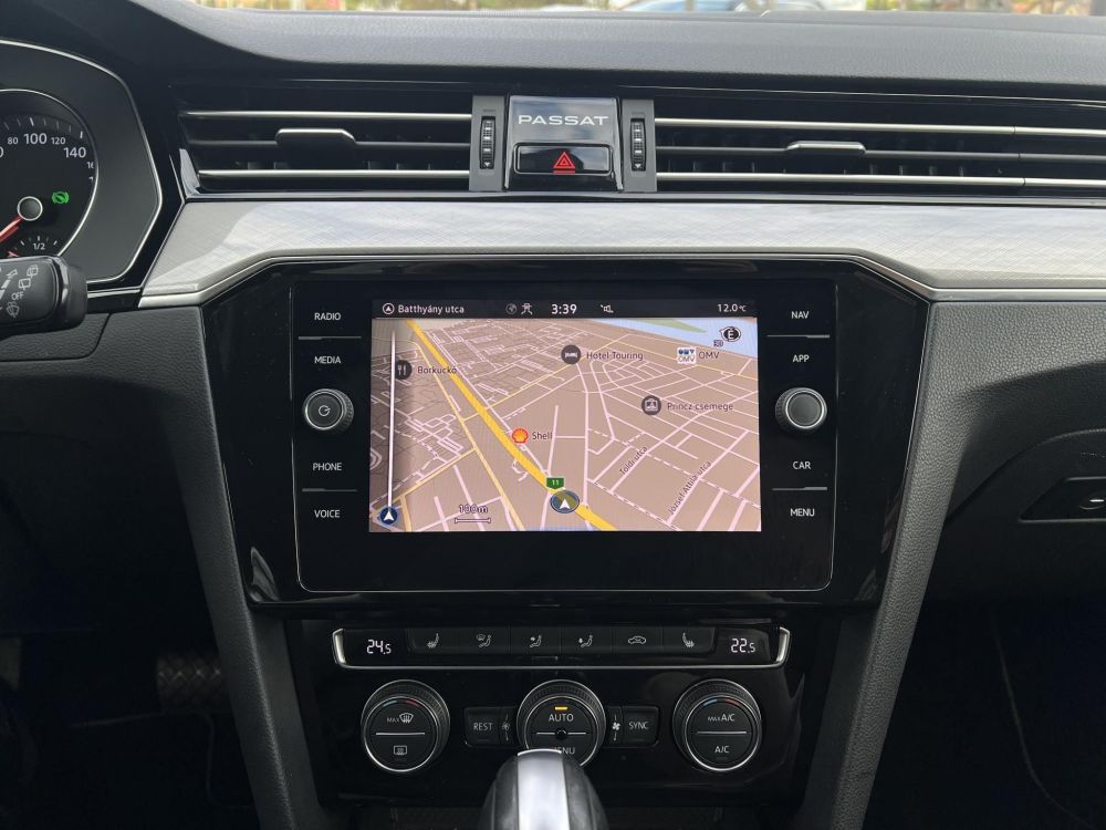 VOLKSWAGEN PASSAT VIII Variant 1.5 TSI ACT Business DSG 109e km. LED Távtartó Kamera Navi Ülésfűtés Bluetooth Téli-nyári kerék!