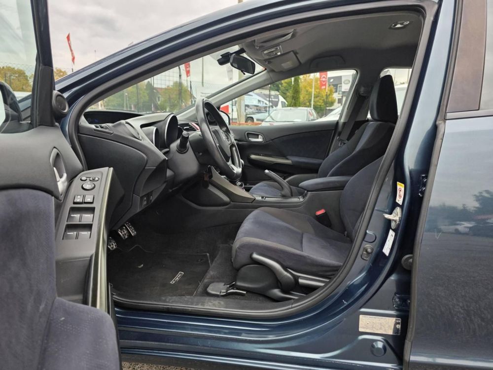 HONDA CIVIC 2.2 CTDi Executive Tempomat Kamera Vonóhorog Digitklíma 4-5L/100km!