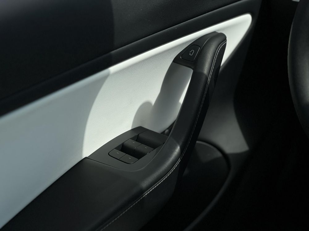 TESLA MODEL 3 Long Range AWD (Automata) 44e km. FEHÉR BELSŐ. mátrix LED. hőszivattyú. garanciális!