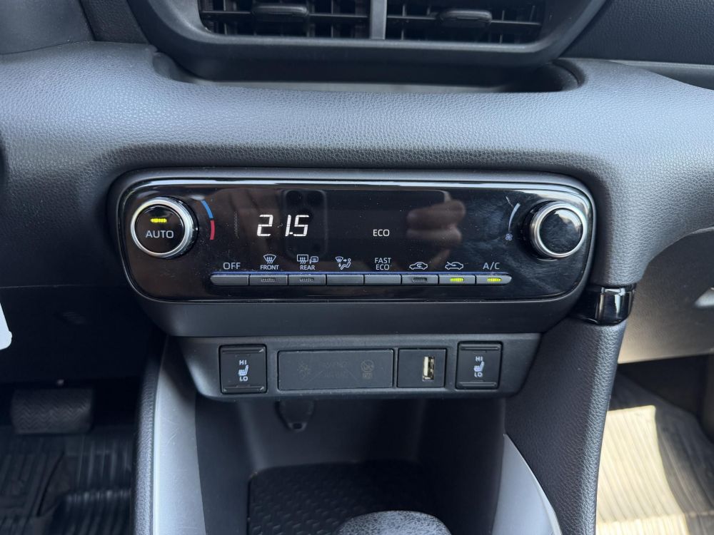 TOYOTA YARIS 1.5 Hybrid Comfort Tech e-CVT 103e km. ülésfűtés. kormányfűtés. kamera. sávtartó. digitklíma