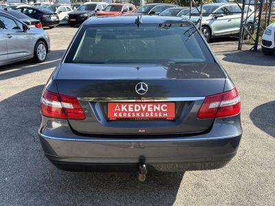 MERCEDES-BENZ E 220 CDI BlueEFFICIENCY Elegance (Automata) Rendszeresen karbantartott. Téli-nyári kerék!