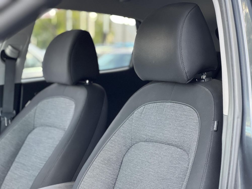 HYUNDAI KONA EV 64kWh Comfort 69e km. LED. tempomat. sávtartó. kamera. 2 gyári kulcs. CARPLAY!