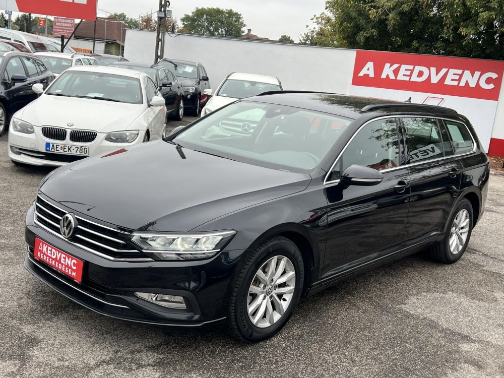 VOLKSWAGEN PASSAT VIII Variant 2.0 TDI SCR Business DSG Végig márkaszervizelt. LED Távtartó Ülésfűtés Navi Bluetooth MEGKÍMÉLT állapot!