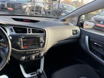 KIA CEE'D 1.4 CVVT EX 72e km. Tempomat Ülésfűtés Kamera Kormányfűtés Navi