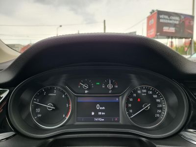 OPEL INSIGNIA Sports Tourer 2.0 CDTI Innovation Start Stop (Automata) LED Holttér Sávtartó Navi Carplay Ülésfűtés Kamera Vonóhorog