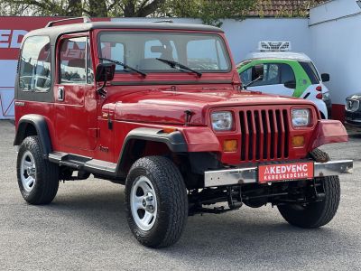 JEEP WRANGLER Hard Top 2.5 Nagyon szép karosszéria. európai kivitel. karbantartott