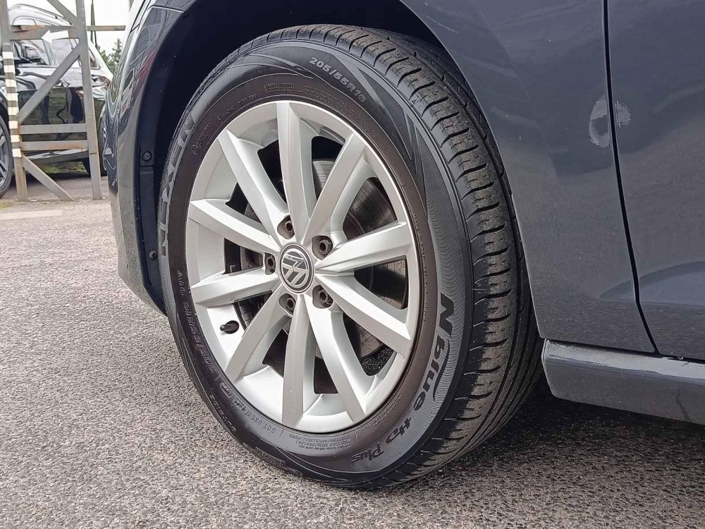 VOLKSWAGEN GOLF VII Variant 2.0 TDI BMT Comfortline Euro 6 Lounge Tempomat Digitklíma Ülésfűtés Bluetooth