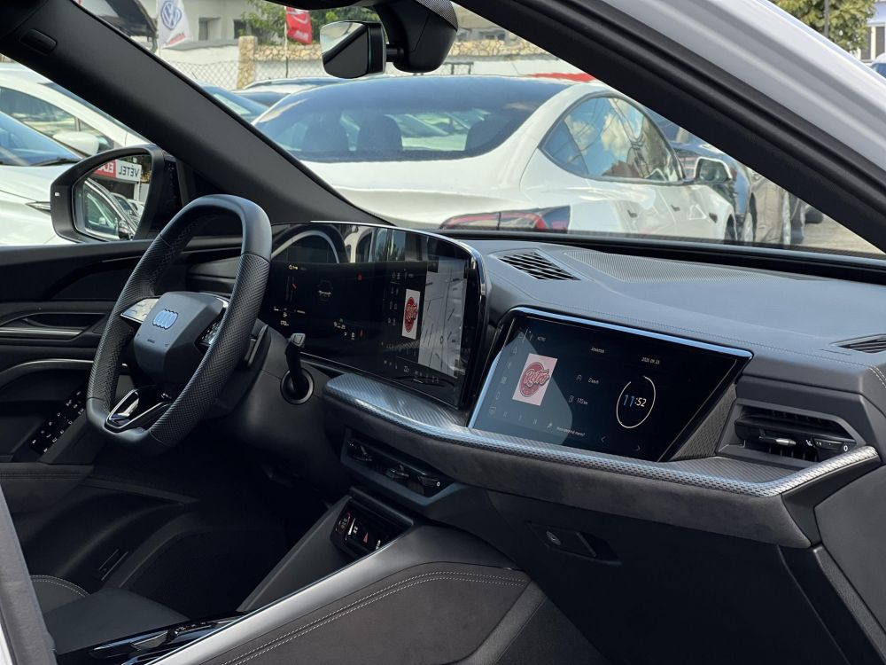 AUDI Q5 SB 40 TDI quattro S-tronic S-line M.o-i. 1.tul. újszerű állapot. garanciális. sérülésmentes!
