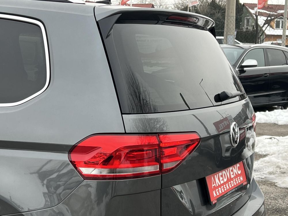 VOLKSWAGEN TOURAN 1.5 TSI ACT IQ.Drive DSG [7 személy] M.o-i. Távtartó Bluetooth Ülésfűtés Kamera Gyönyörű állapotban!