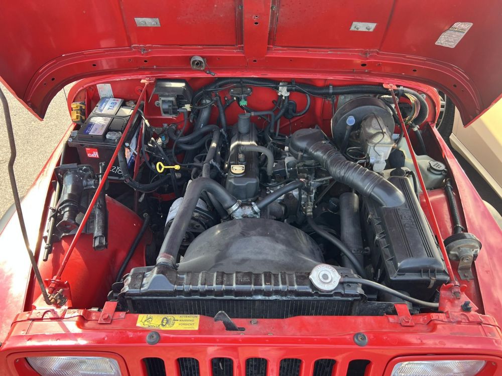 JEEP WRANGLER Hard Top 2.5 Nagyon szép karosszéria. európai kivitel. karbantartott