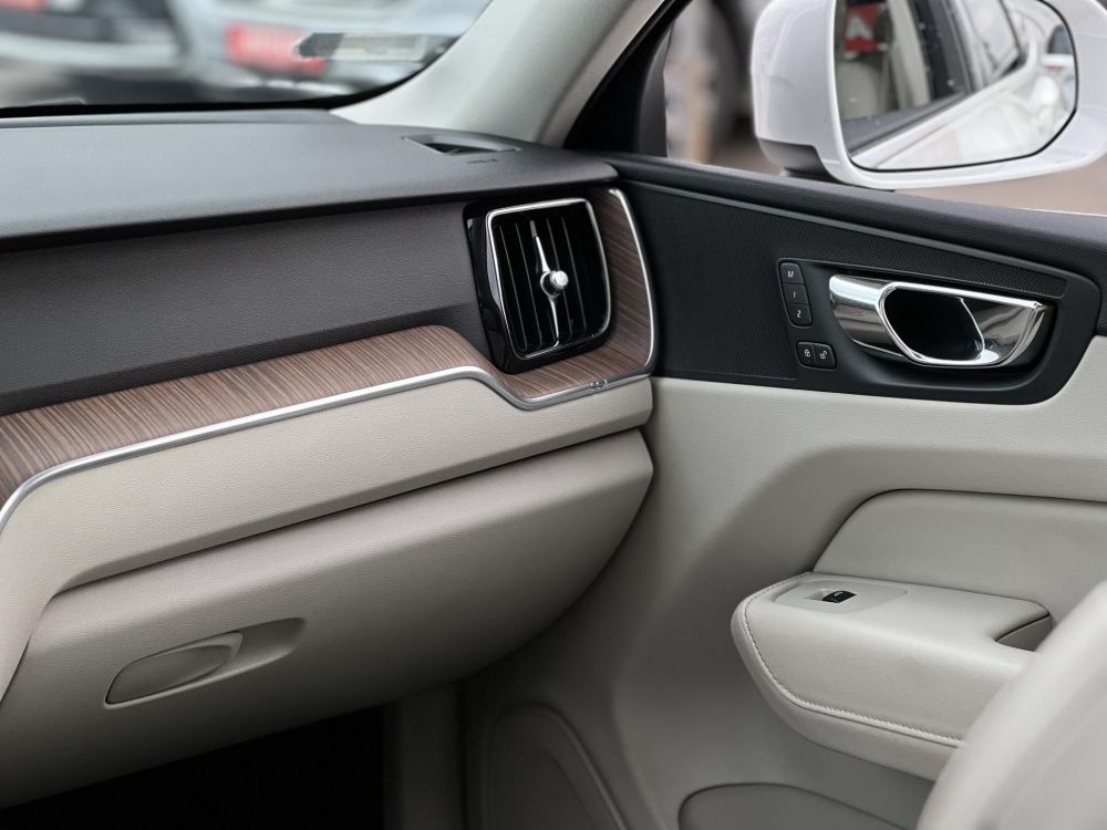VOLVO XC60 2.0 [T8] Twin Engine Inscription AWD Geartronic M.o.-i. Volvo Galériában szervizelt. vezérlés cserélve. teljes felszereltség!