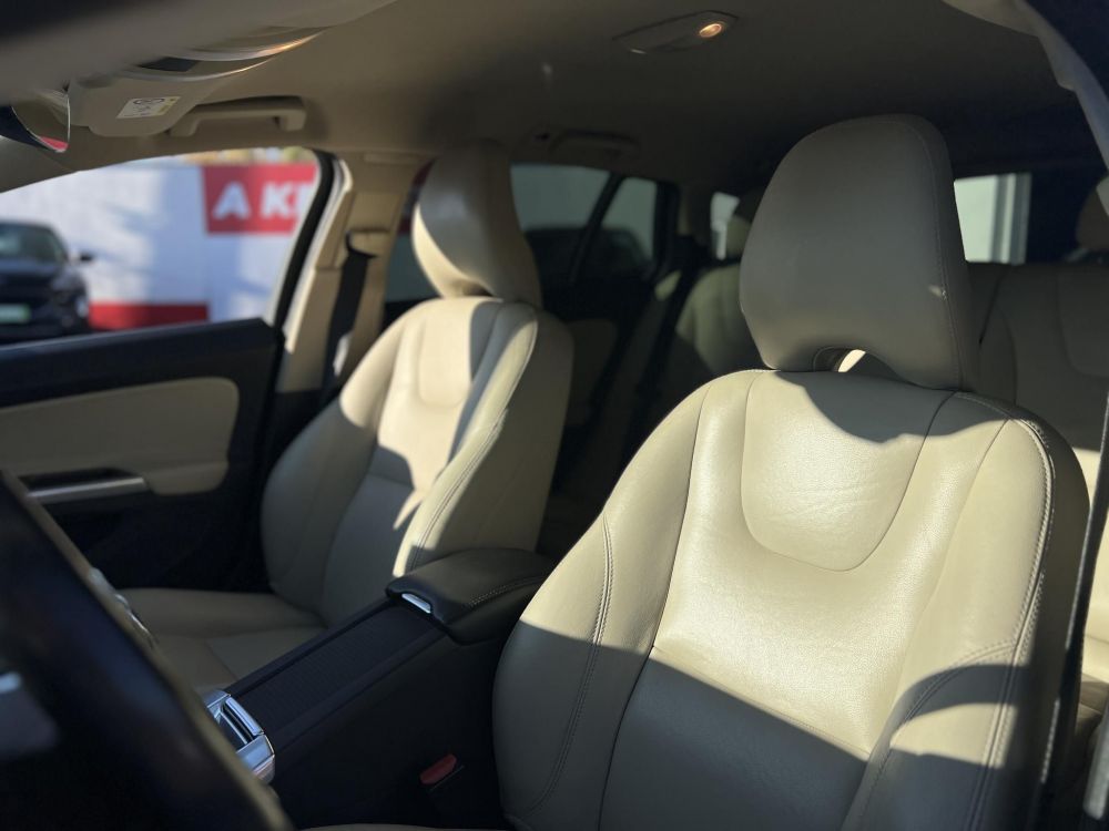 VOLVO V60 2.0 [T4] Kinetic Geartronic M.o.-i. magasan felszerelt. végig vezetett szervizkönyv!
