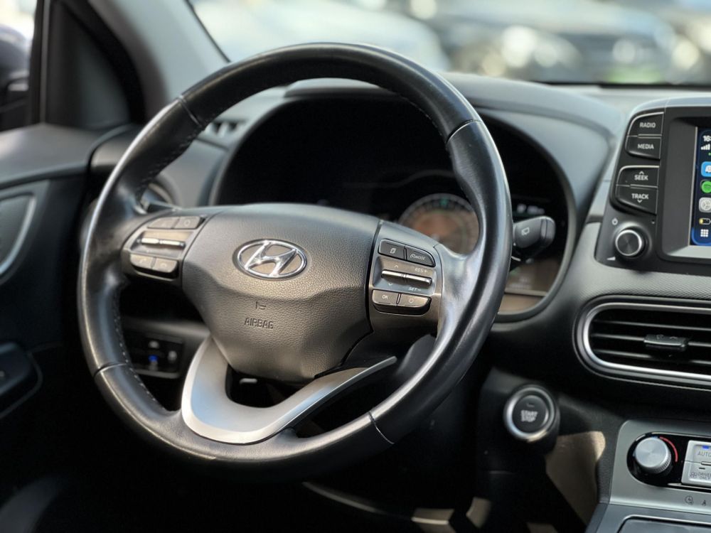 HYUNDAI KONA EV 64kWh Comfort 69e km. LED. tempomat. sávtartó. kamera. 2 gyári kulcs. CARPLAY!