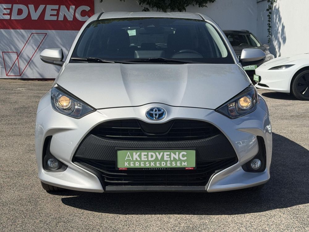 TOYOTA YARIS 1.5 Hybrid Comfort Tech e-CVT 103e km. ülésfűtés. kormányfűtés. kamera. sávtartó. digitklíma
