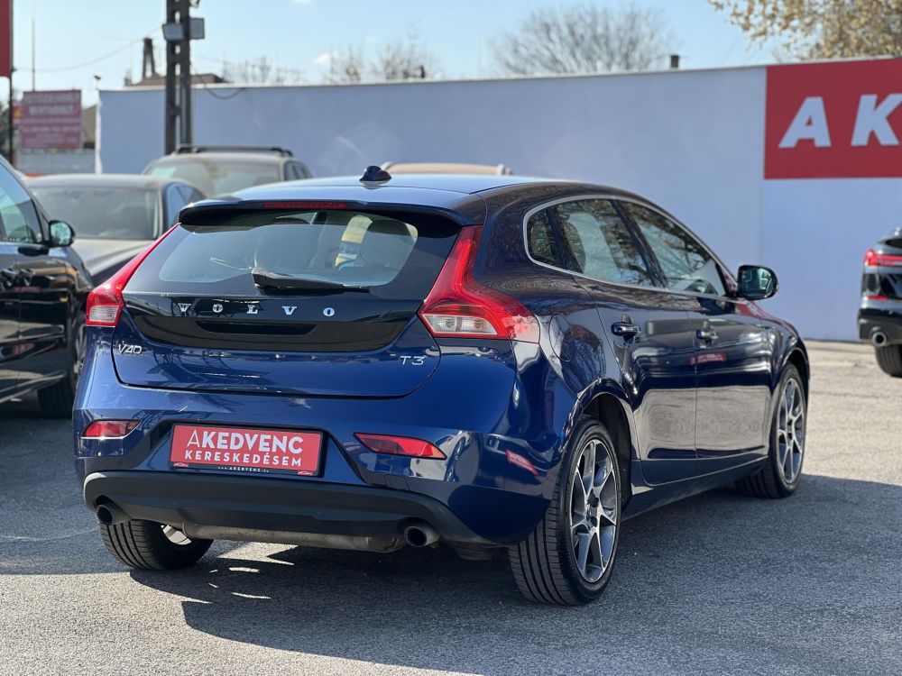 VOLVO V40 1.6 T3 Ocean Race 107e km. Magyarországi. Teljes szerviztörténet!