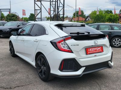 HONDA CIVIC 1.0 T Elegance Navi M.o.i. 1.tul. Márkaszervizelt! 150e km-ig garanciális!