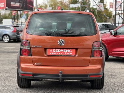 VOLKSWAGEN TOURAN Cross1.4 TSi 7 személyes Highline Bőr belső. Tempomat Vonóhorog Szervízel!t