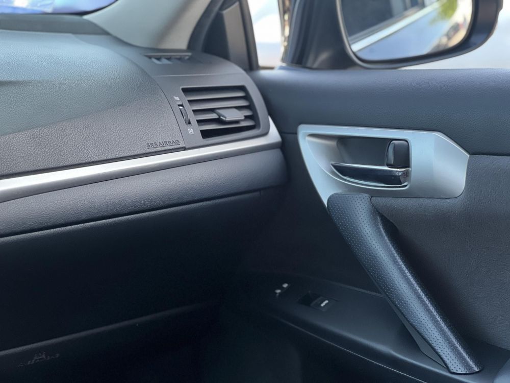LEXUS CT 200h Comfort (Automata) Ülésfűtés. tolatókamera. szervizkönyv. 8 felni