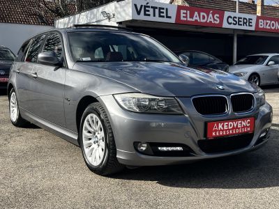 BMW 320d xDrive Touring (Automata) Bordó bőr belső.153e km. M.o.-i. frissen szervizelt! panoráma tető ülésfűtés