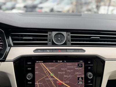 VOLKSWAGEN PASSAT VIII Variant 2.0 TSI BMT Highline 4Motion DSG R-line 280LE. Magyarországi. 115e km. Téli-nyári kerék garnitúra!